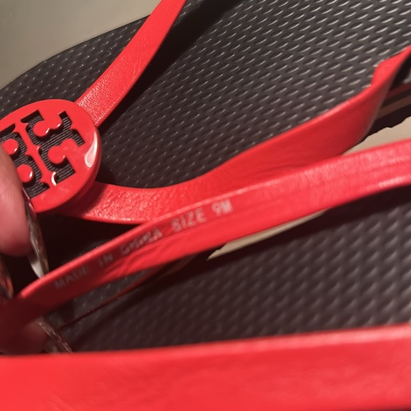 TORY BURCH, red leather thong sandal. - Picture 5 of 12